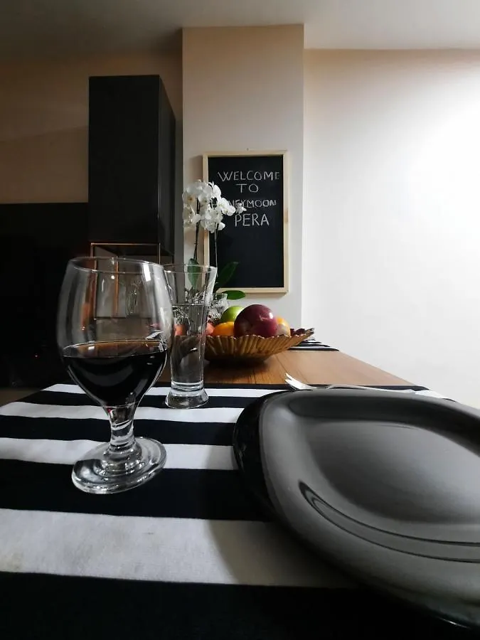 Moon Pera Suites Стамбул